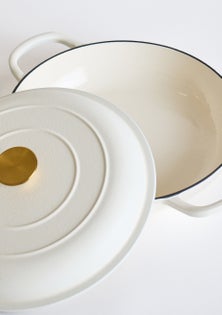 George Collective - Cast Iron Shallow Casserole 30cm - Matte Creme/Gold Lid