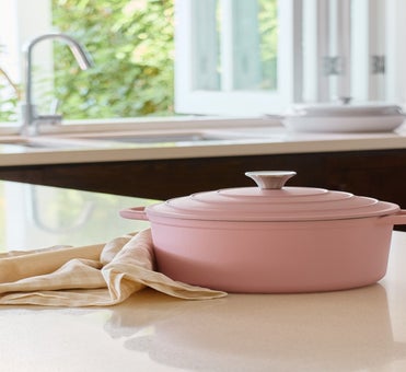 George Collective - Cast Iron Round Casserole 26cm - Matte Marshmallow/Silver Lid