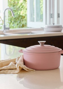 George Collective - Cast Iron Round Casserole 26cm - Matte Marshmallow/Silver Lid
